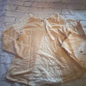 Beige colored sweatshirt with lace detail